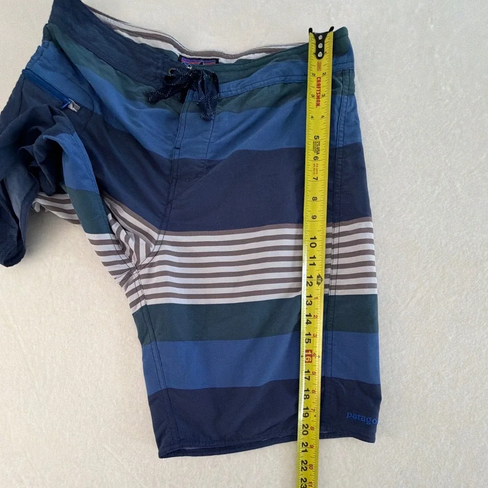 Patagonia Men 32 Board Shorts Blue Striped Nylon Swim Trunks Zip Pocket 9 Inseam